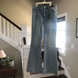 Brand New with Tags Women's Express Jeans size 8R - 70s Flare Midrise